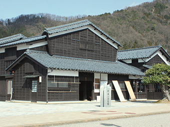 卯立の工芸館