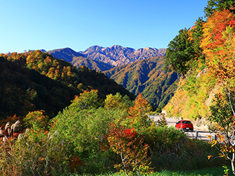 栂の木台駐車場と白山