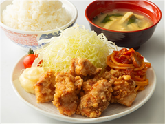 鶏の唐揚げ定食　1,089 円（税込）