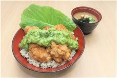 メニューコンテスト最優秀賞メニュー「茶ル茶ルソースのチキン南蛮丼」（950円）