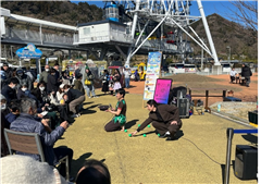 大道芸人によるパフォーマンス