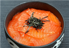 紅富士サーモン丼：番組で紹介された特大サイズのものの販売はございません。
