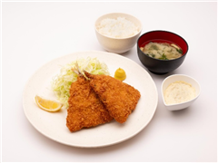 双葉SA（下り)　フードコート「アジフライ定食」1,100円
