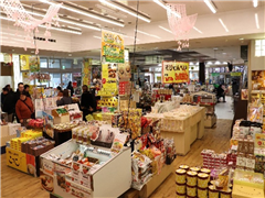 豊田上郷SA（下り）内観
